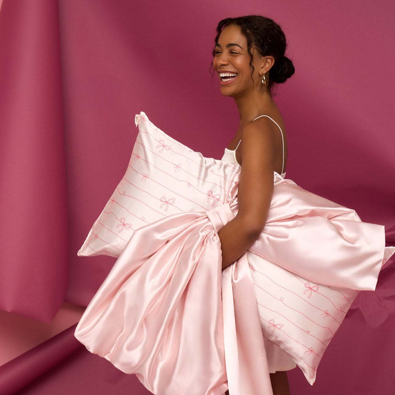 Taie d'oreiller en satin à nœuds rayés - King