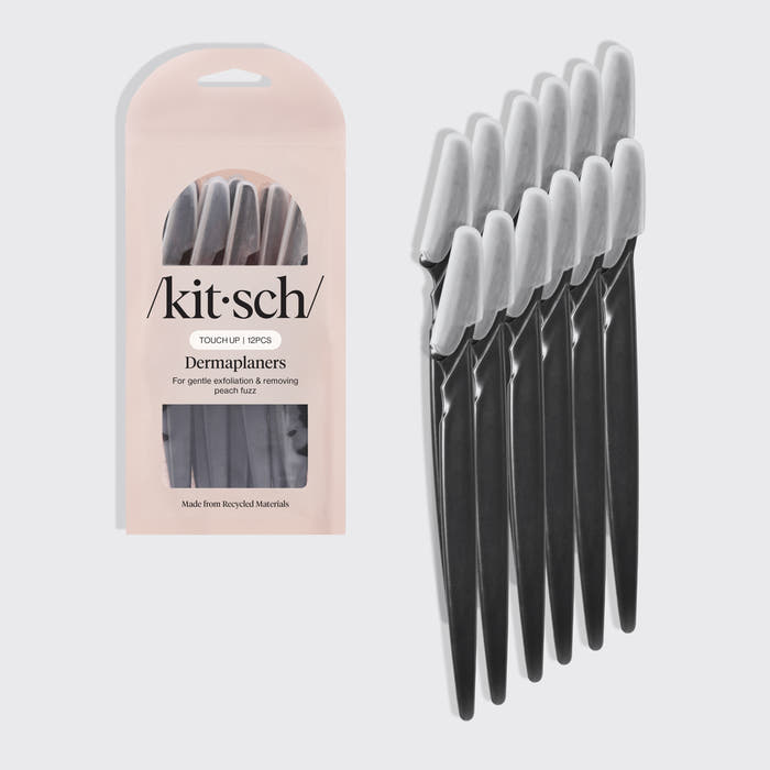 Kitsch Touch Up Dermaplaners (12 pcs) in Black with protective blade covers, displayed beside the recyclable blush-pink retail packaging. Designed for gentle facial exfoliation and peach fuzz removal.