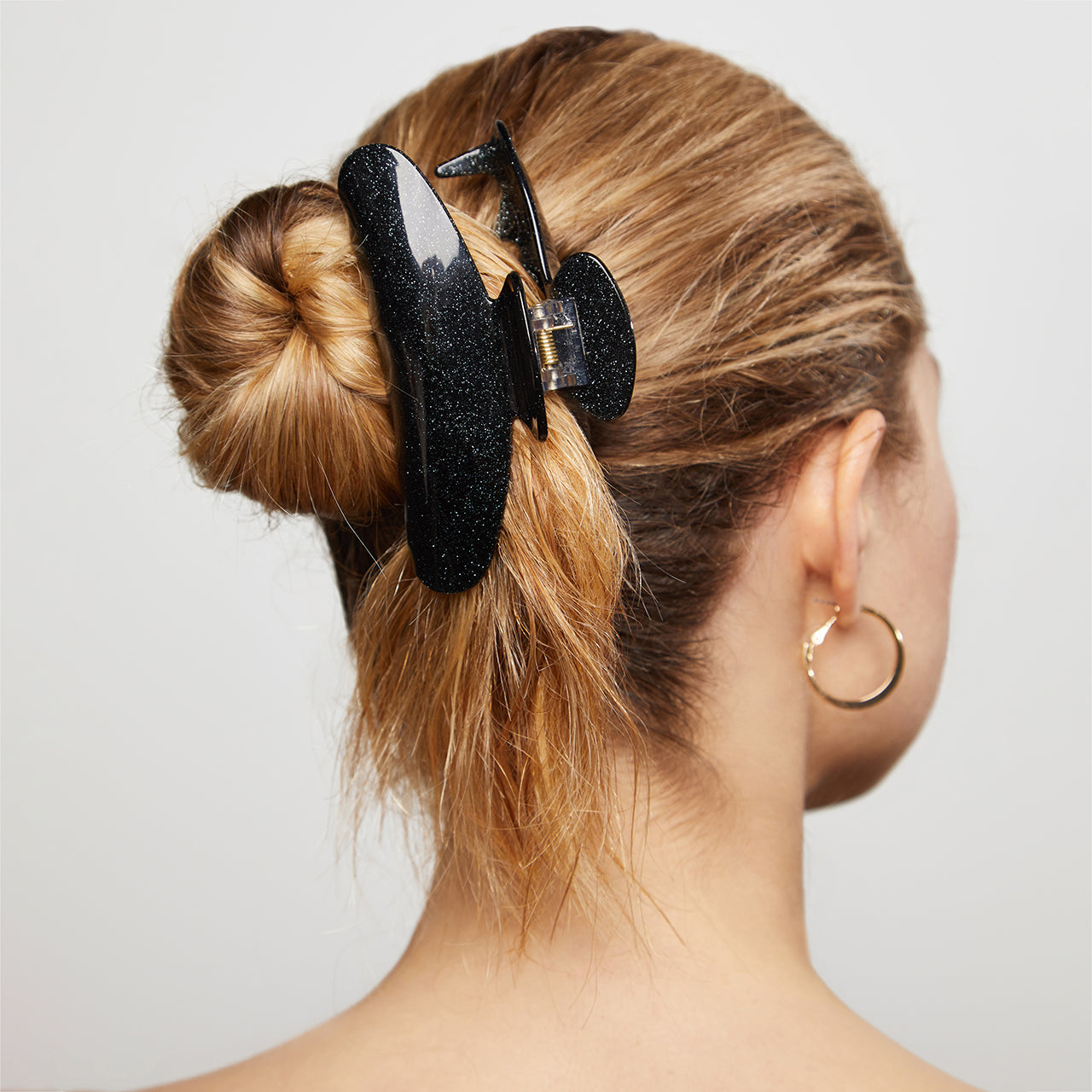 Krallenklammer aus recyceltem Kunststoff – schwarzer Glitzer