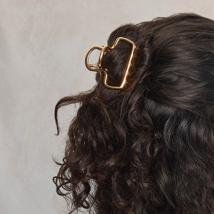 KITSCH Gold Metal Cloud Claw Clip - on-model lifestyle